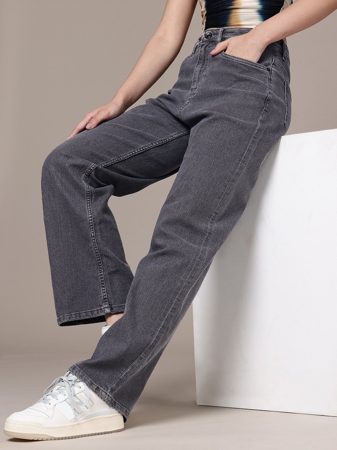 

The Roadster Life Co. Women Straight Fit High-Rise Stretchable Jeans, Grey