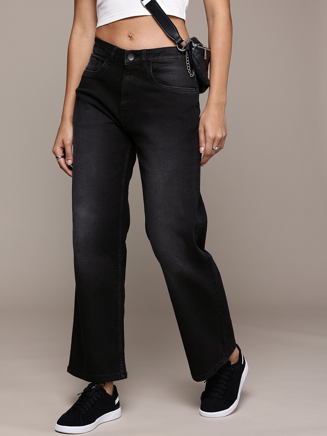 

The Roadster Life Co. Women Straight Fit Light Fade Stretchable Jeans, Black