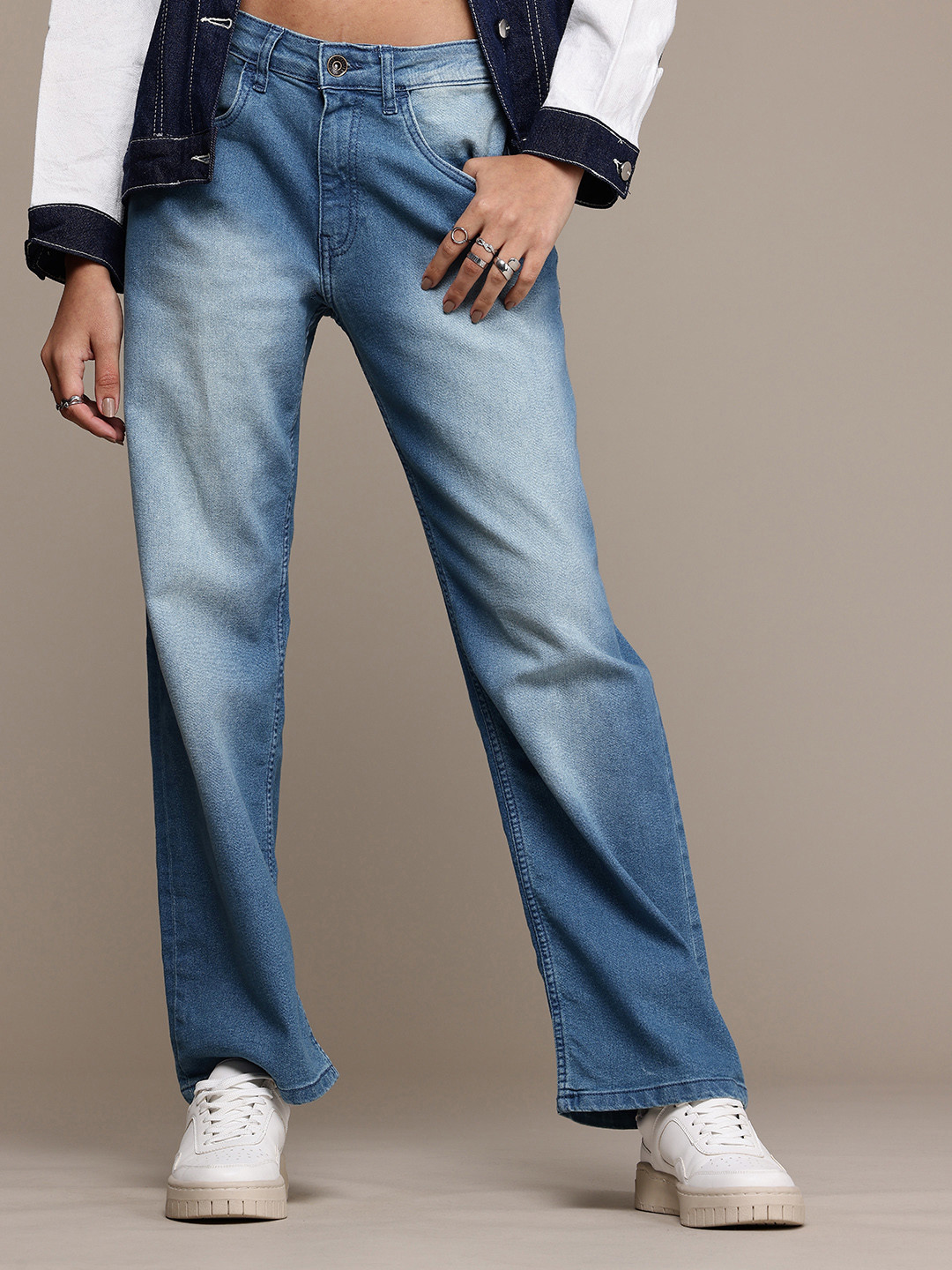 

The Roadster Life Co. Women Straight Fit Heavy Fade Stretchable Jeans, Blue
