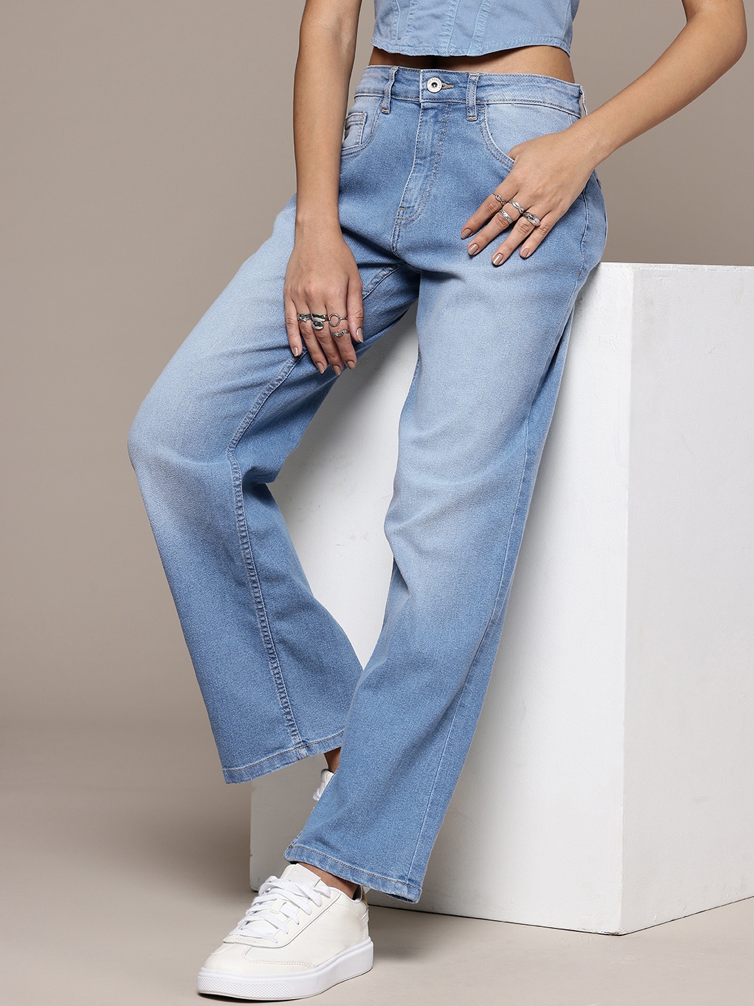 

The Roadster Life Co. Women Straight Fit Heavy Fade Stretchable Jeans, Blue