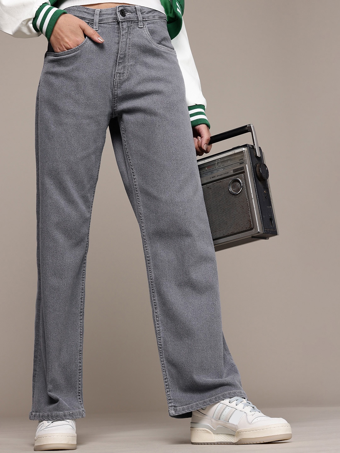 

The Roadster Life Co. Women Straight Fit Stretchable Jeans, Grey
