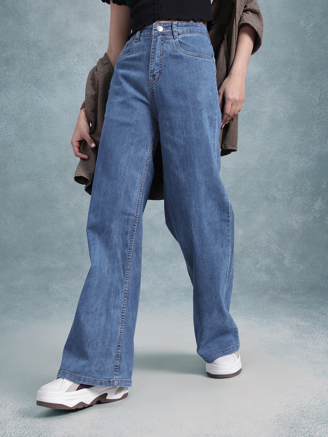 

The Roadster Life Co. Women Light Fade Wide Leg Jeans, Blue
