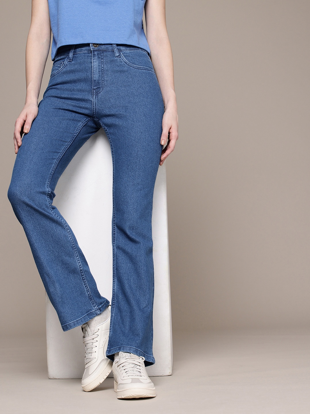 

The Roadster Life Co. Women Bootcut Stretchable Jeans, Blue