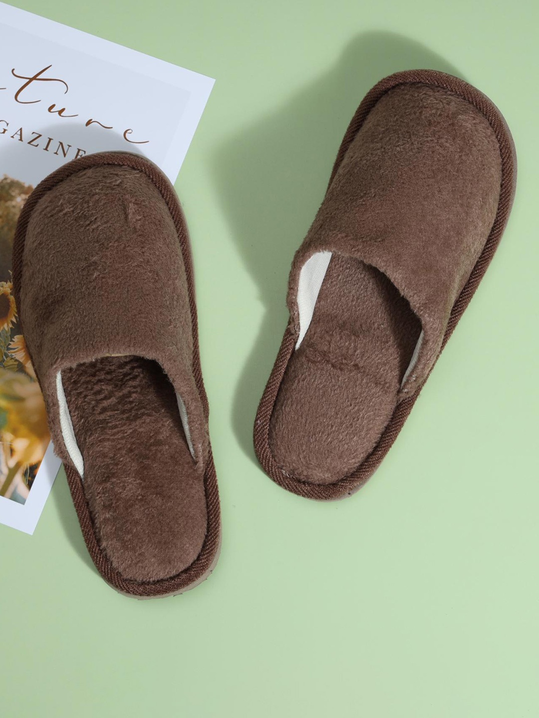 

glitchez Men Room Slippers, Brown