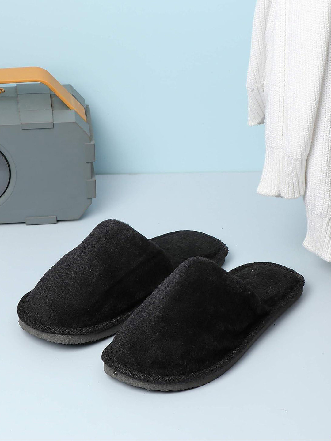 

glitchez Men Room Slippers, Black