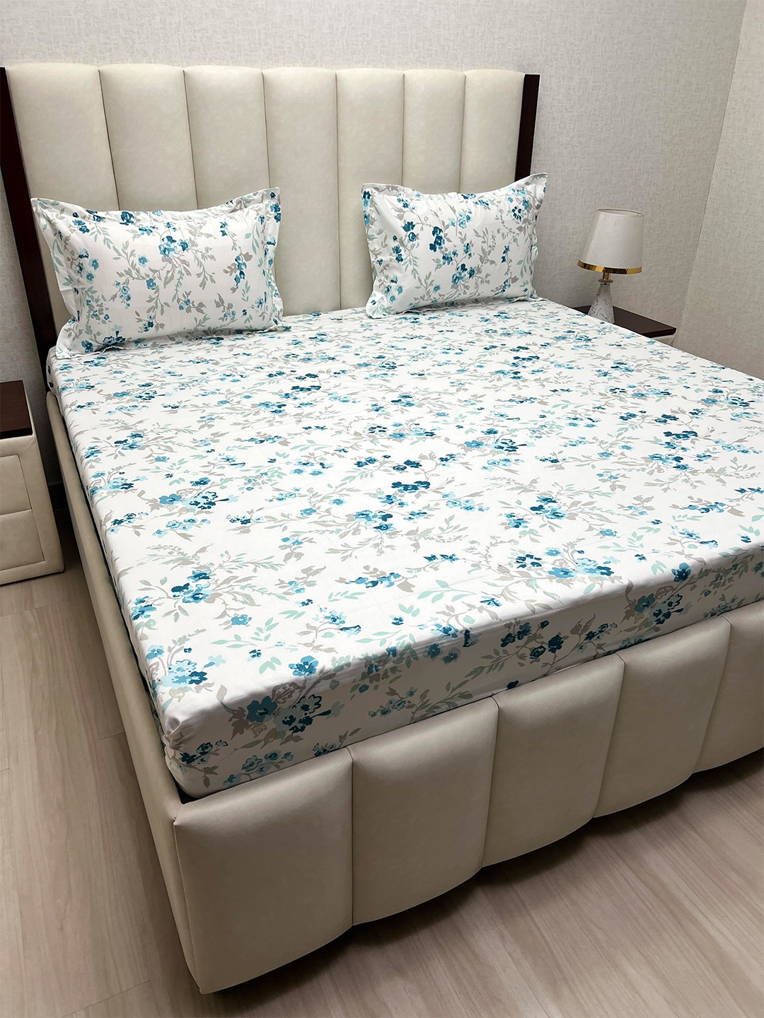 

Pure Decor Royal Passion White Printed Pure Cotton 400 TC Queen Bedsheet Set 2.54 x 2.26 m