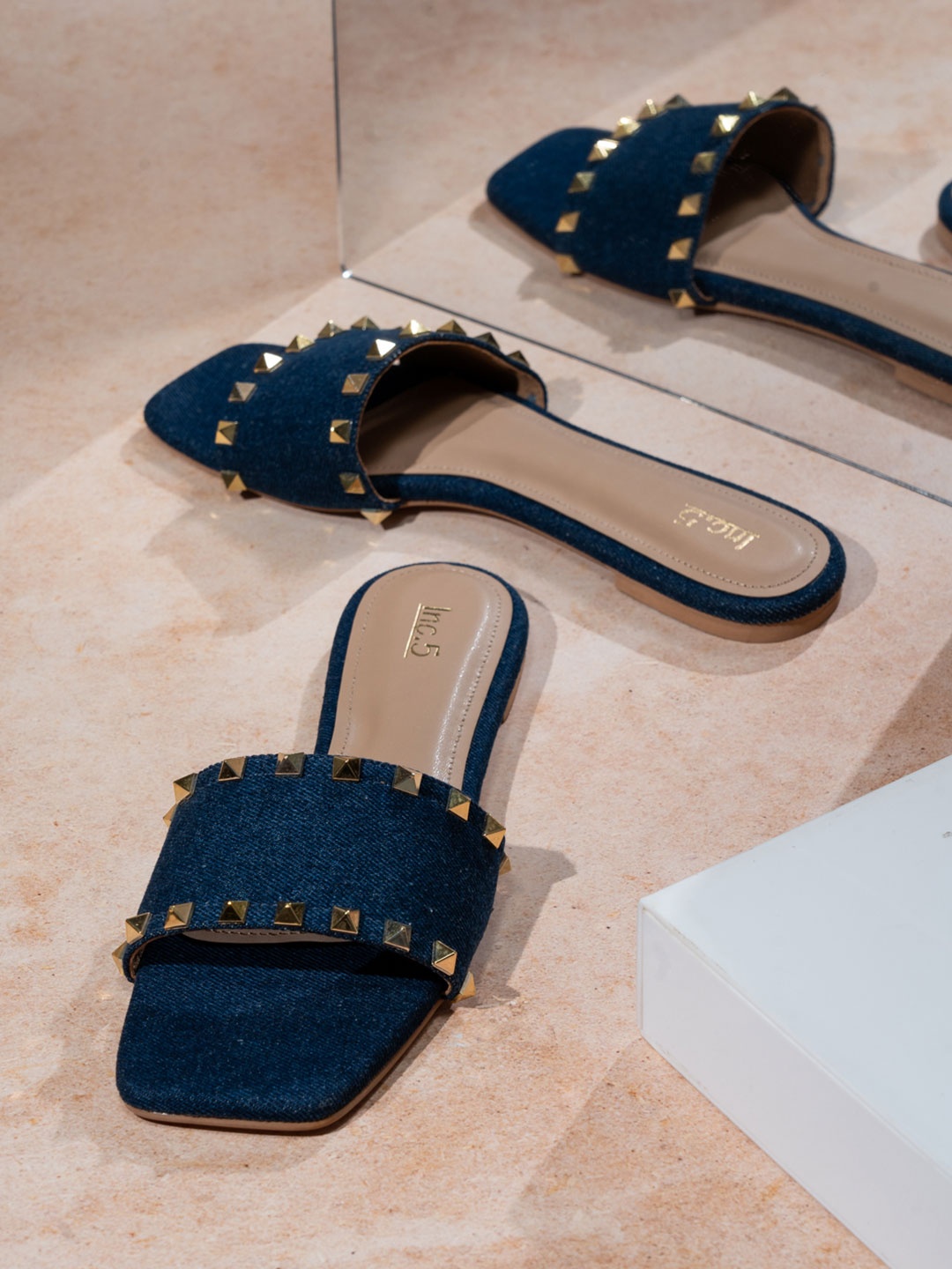 

Inc 5 Women Open Toe Flats, Navy blue