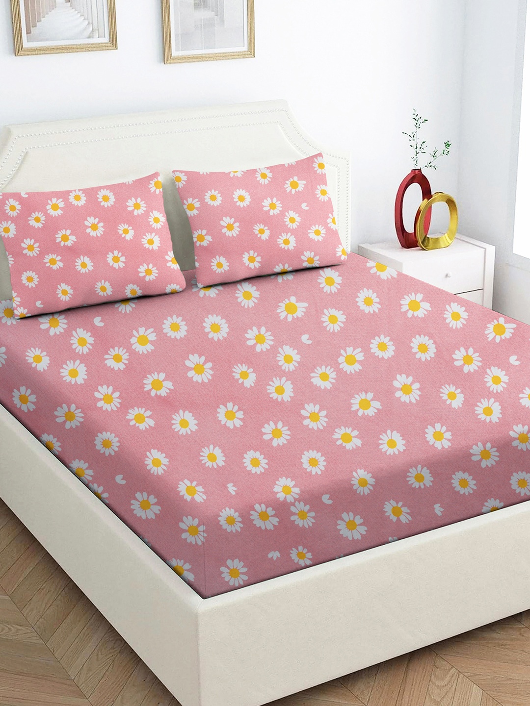 

Star Weaves Pink & White Floral Printed 200 TC Fitted King Bedsheet Set 1.98 m x 1.82 m