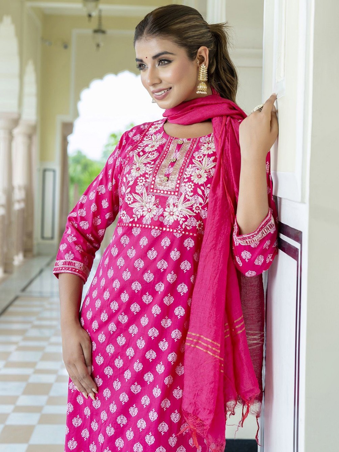 

Anouk Women Ethnic Motifs Printed Regular Kurta with Trousers & With Dupatta, Pink