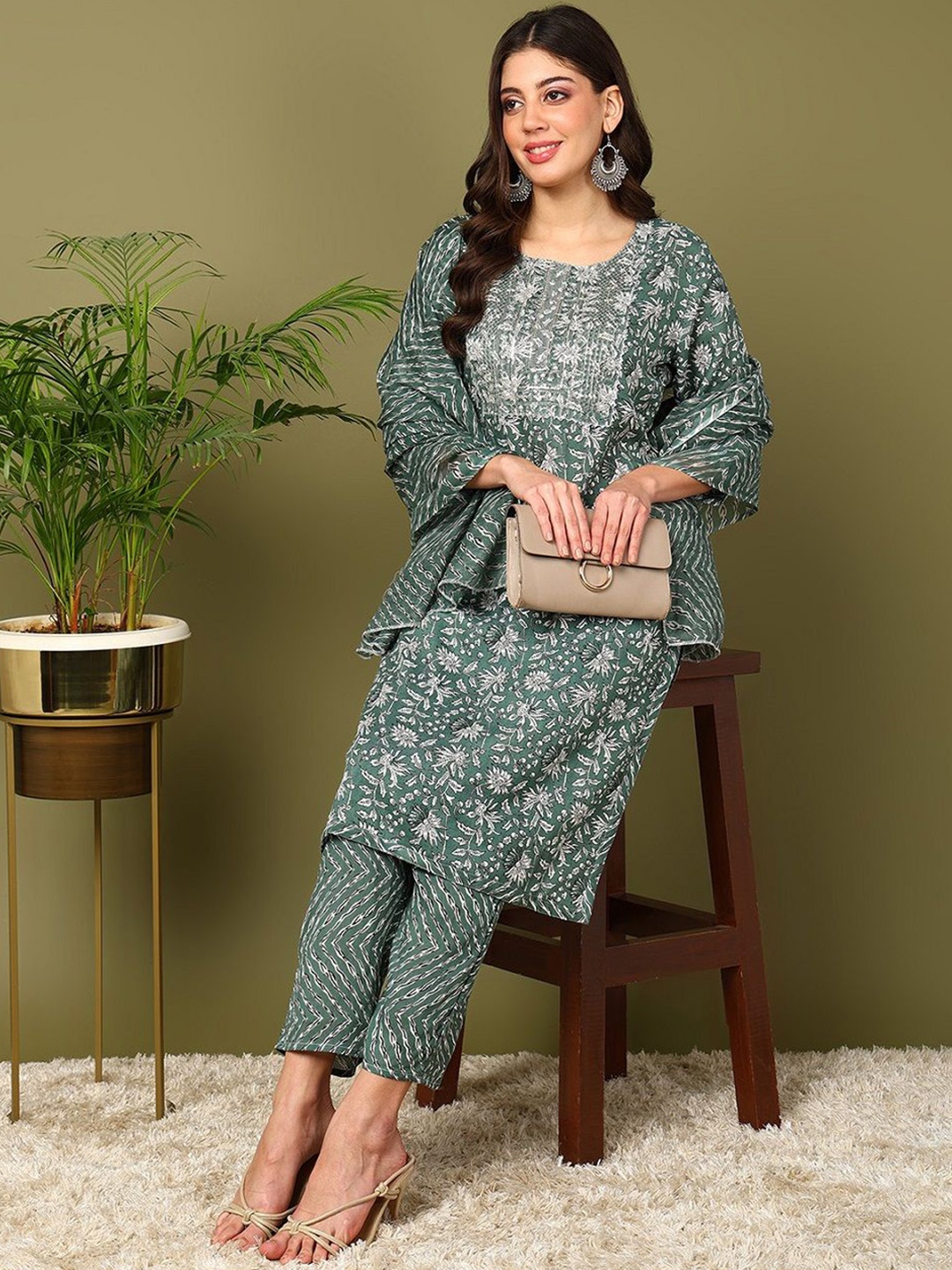 

Anouk Women Floral Printed Regular Kurta with Trousers & With Dupatta, Green