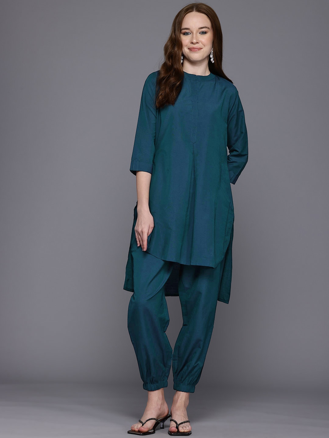 

Ahalyaa Solid Tunic & Trousers Co-ords, Teal