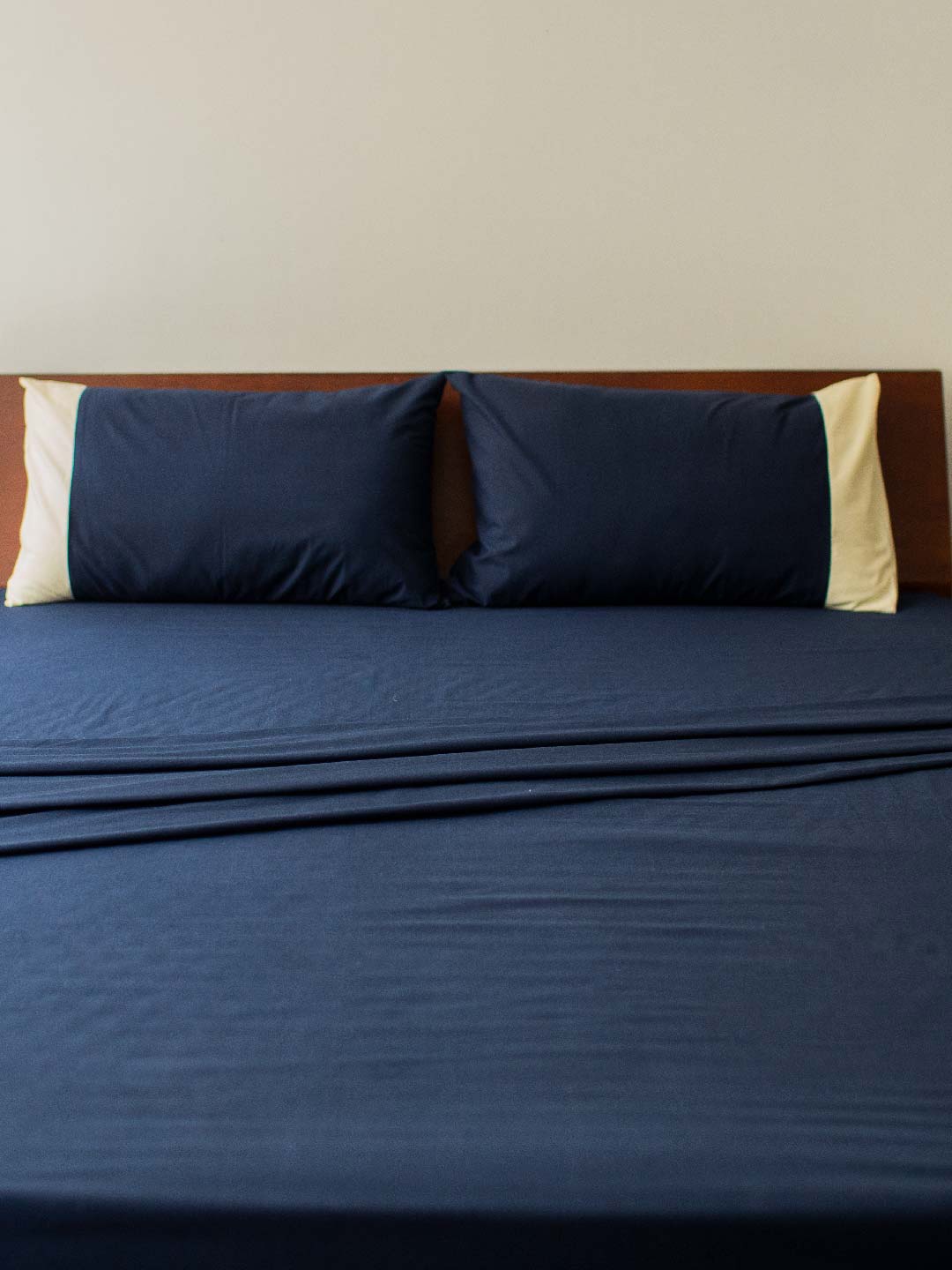 

10Club Queen Bedsheet with 2 pillow covers, Blue