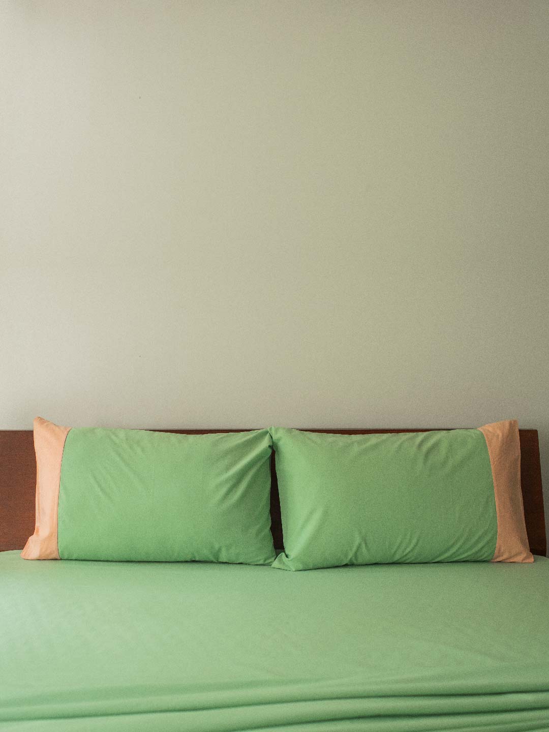 

10Club Queen Bedsheet with 2 pillow covers, Green