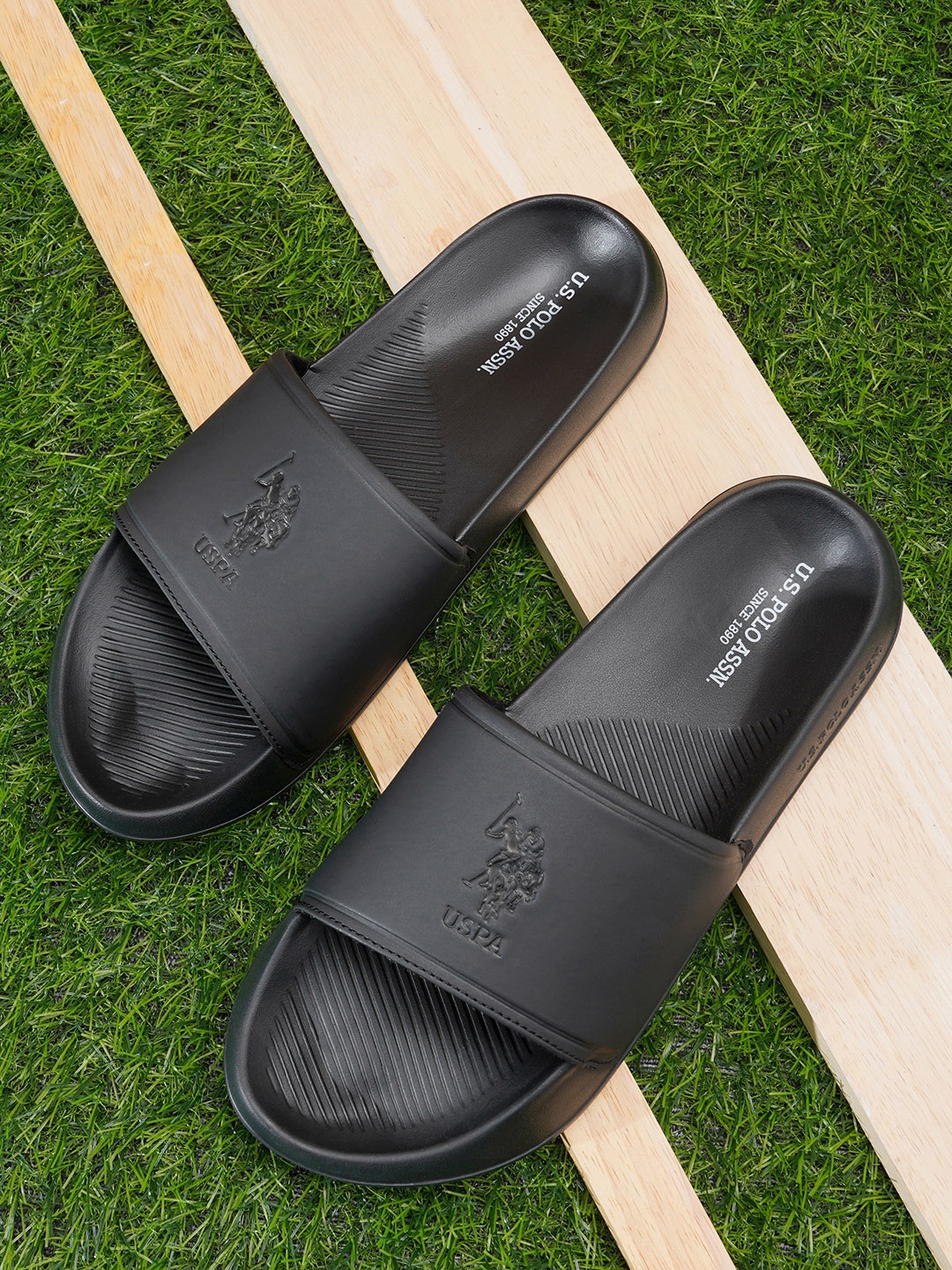 

U.S. Polo Assn. Men Printed Sliders, Black