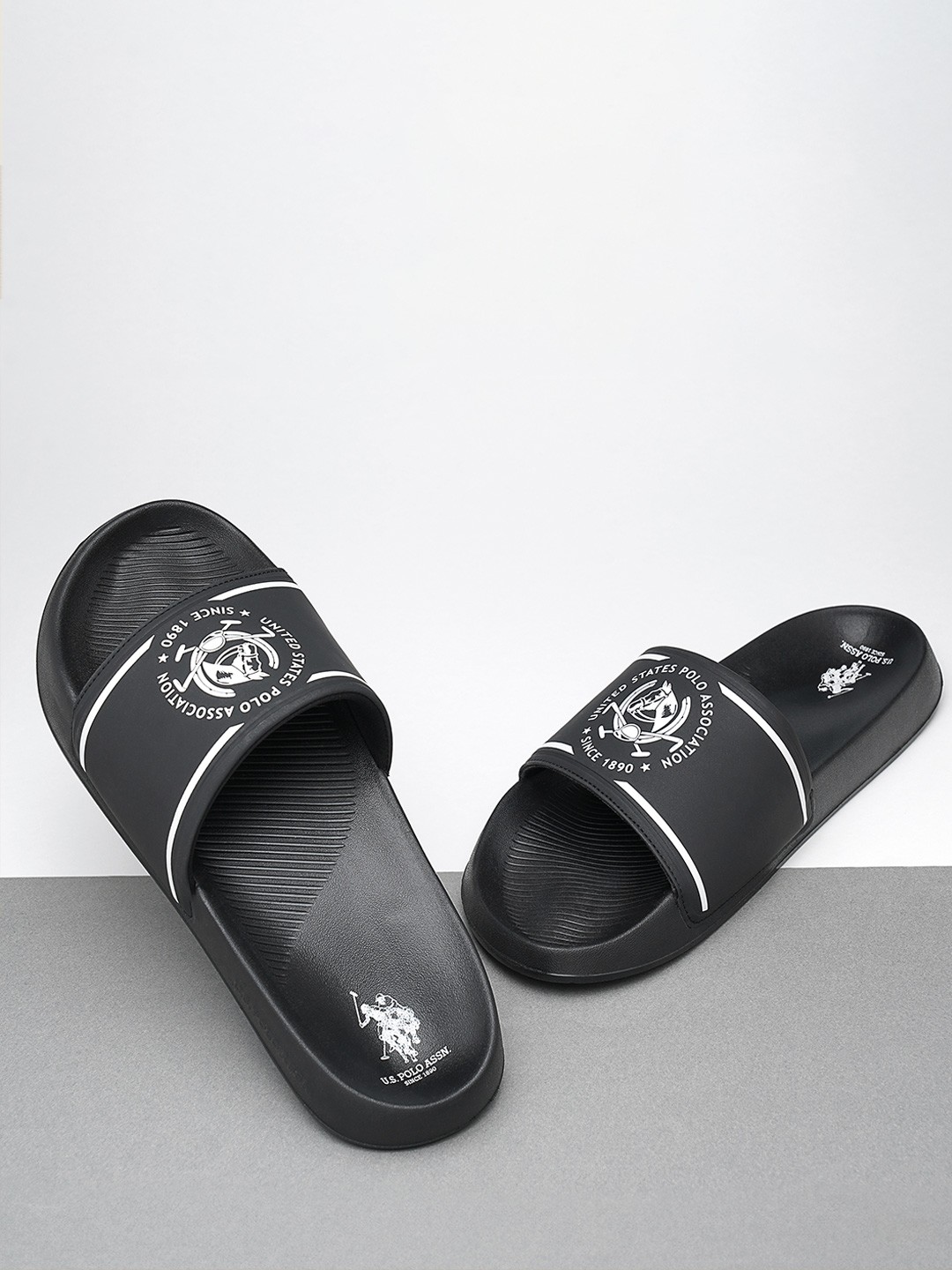 

U.S. Polo Assn. Men Printed Sliders, Black