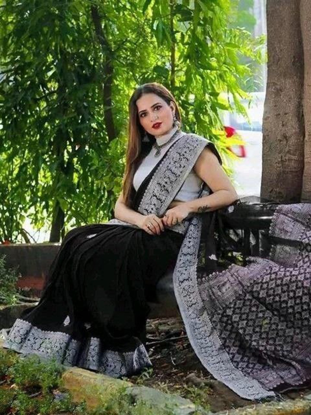 

Anouk Woven Design Zari Silk Blend Banarasi Saree, Black