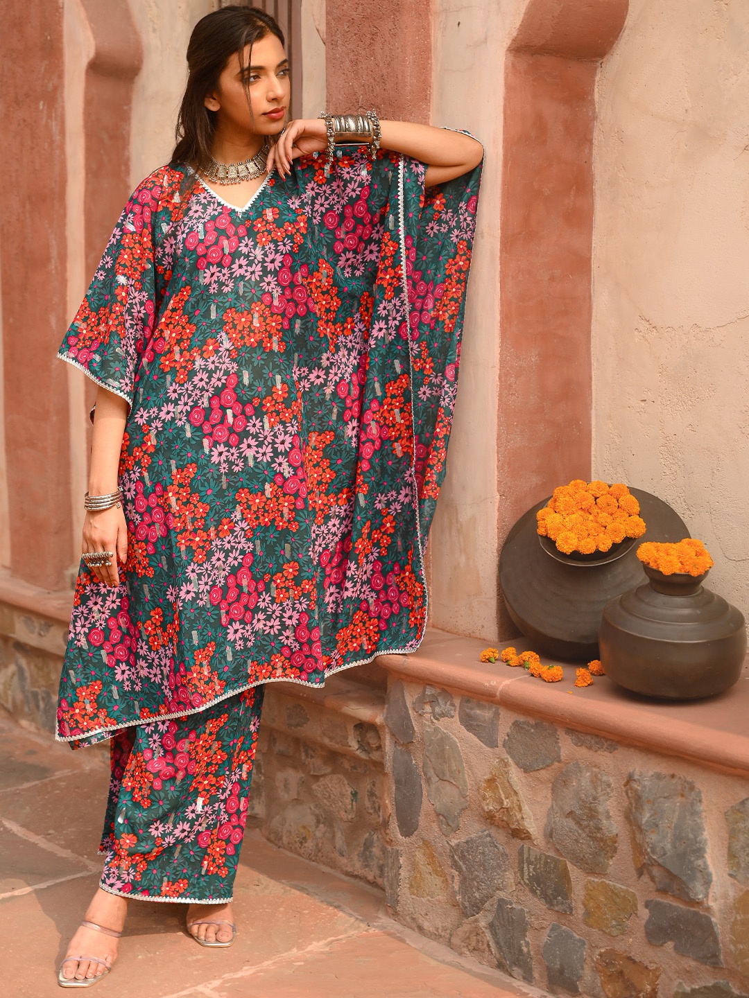 

Aditi Wasan Women Floral Printed Kurta with Trousers, Green