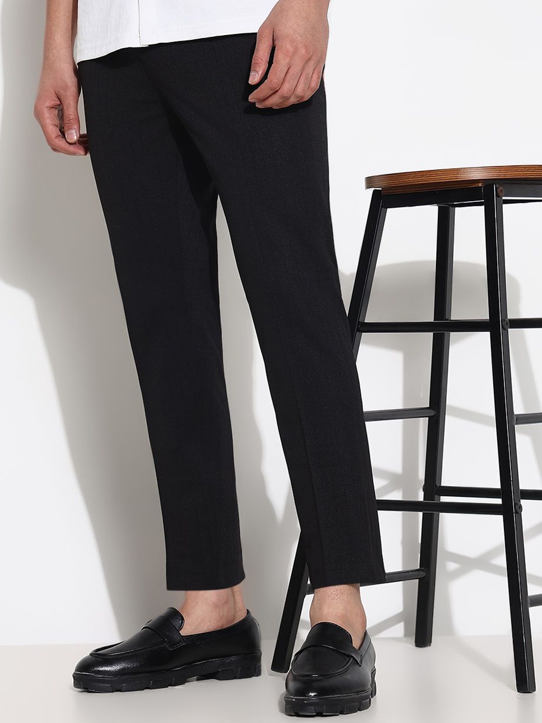 

SHOWOFF Men Comfort Tapered Fit Low-Rise Trousers, Black