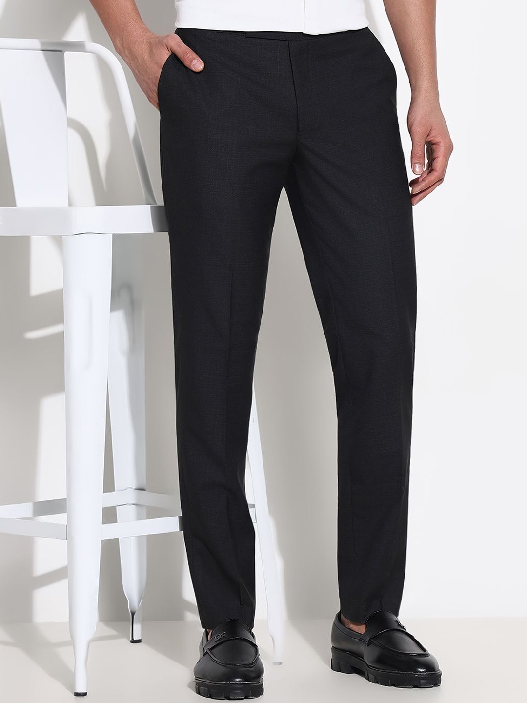 

SHOWOFF Men Comfort Slim Fit Low-Rise Trousers, Black