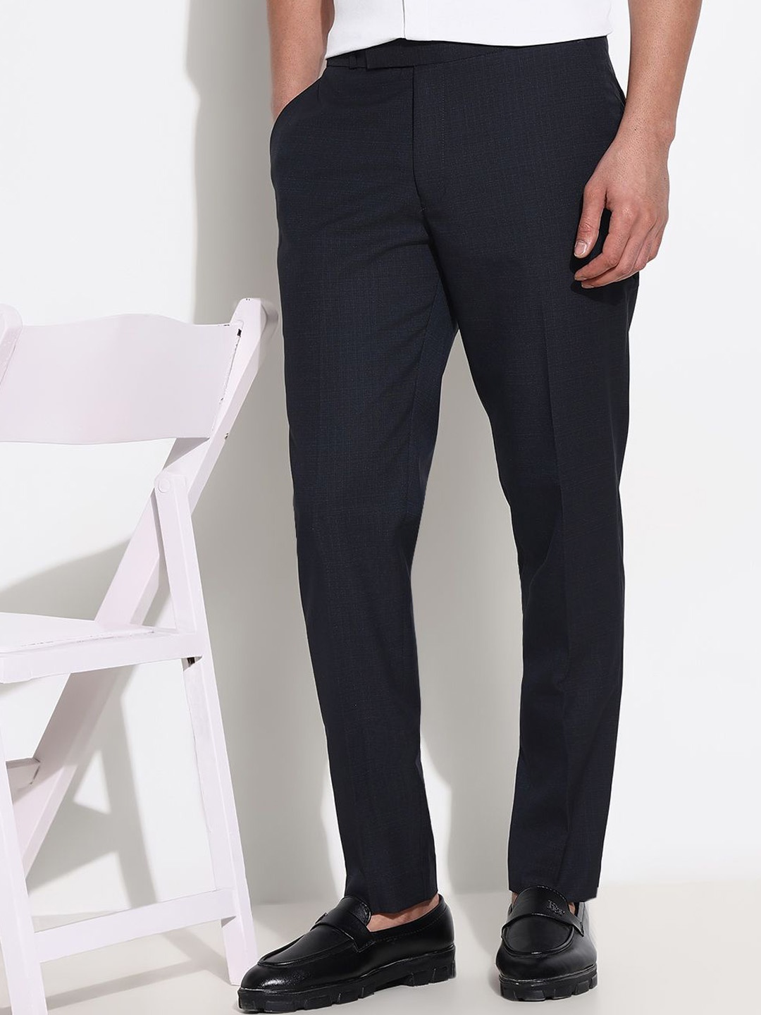 

SHOWOFF Men Comfort Slim Fit Low-Rise Trousers, Charcoal