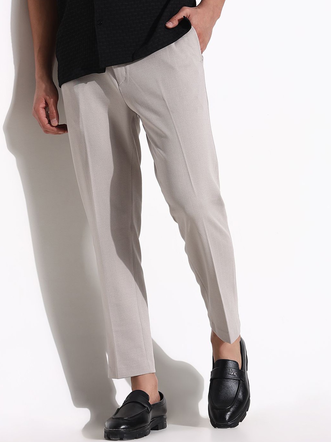 

SHOWOFF Men Comfort Tapered Fit Low-Rise Trousers, Grey