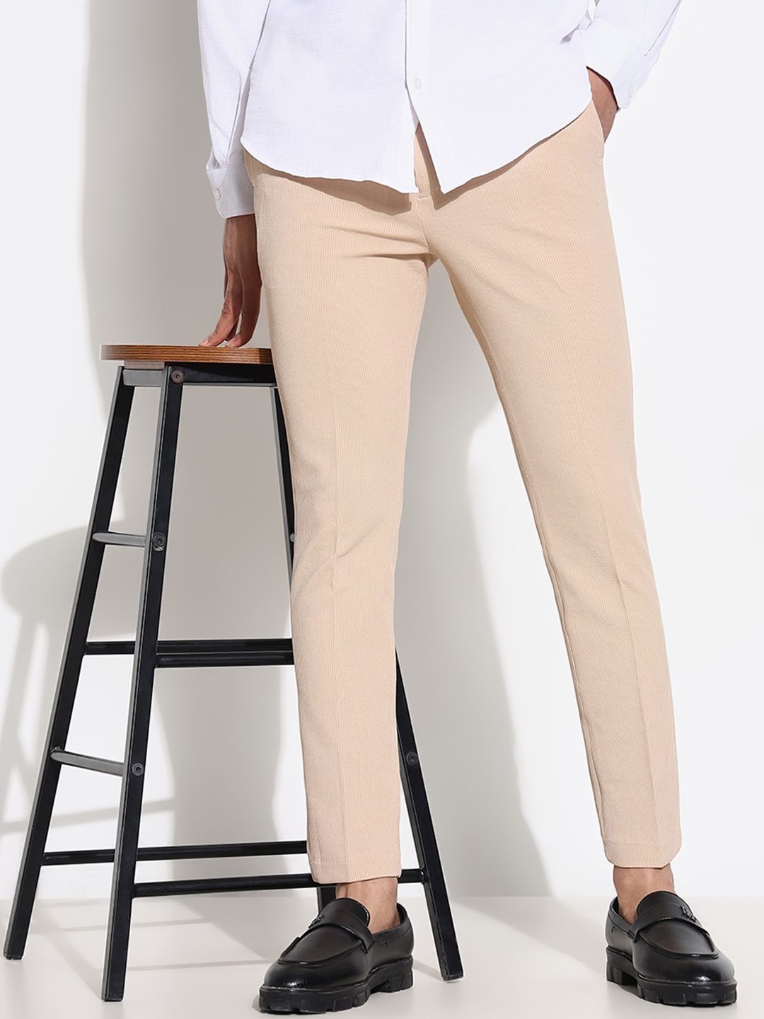 

SHOWOFF Men Comfort Slim Fit Low-Rise Trousers, Peach