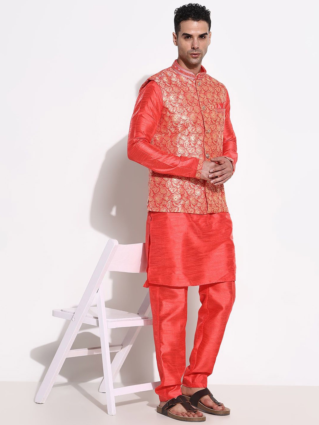 

SHOWOFF Men Yoke Design Regular Raw Silk Kurta with Trousers, Red