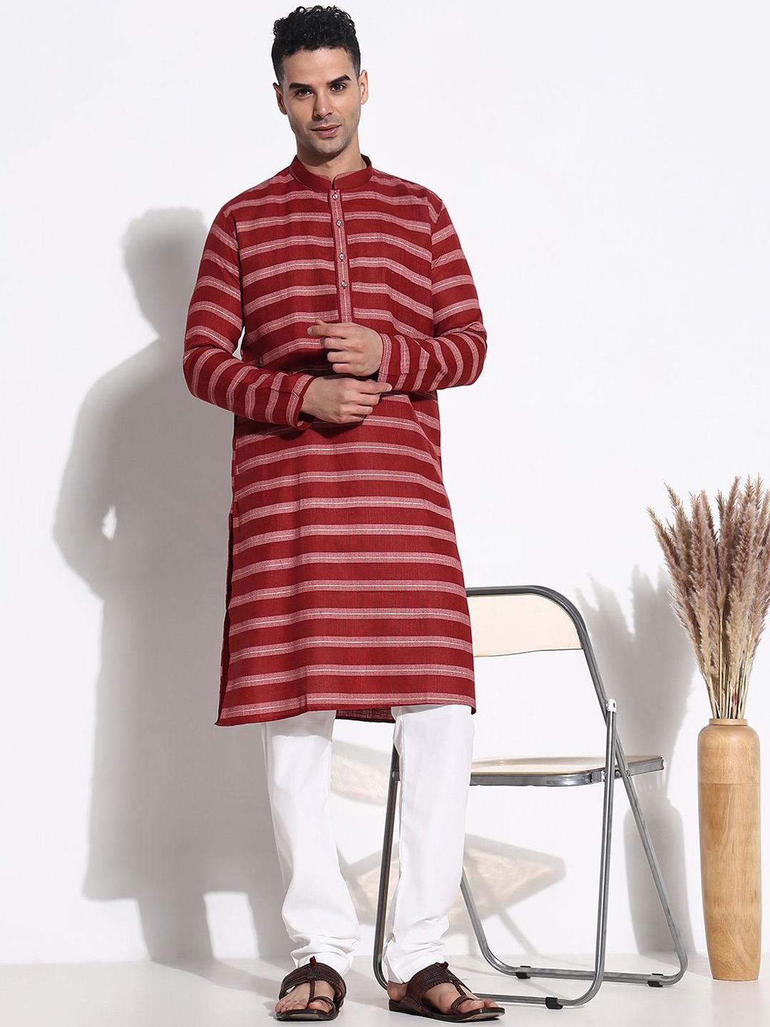 

SHOWOFF Men Striped Regular Kurta with Trousers, Maroon