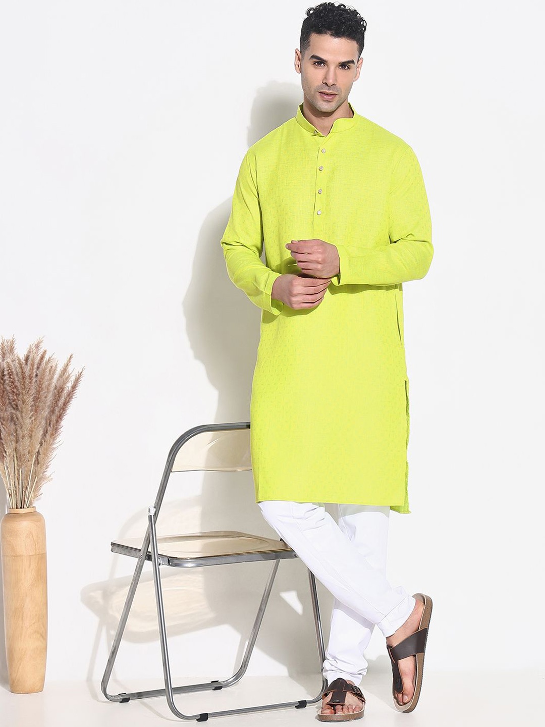 

SHOWOFF Men Regular Kurta with Churidar, Green