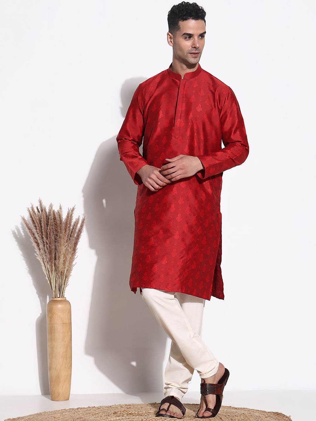 

SHOWOFF Men Ethnic Motifs Regular Kurta with Trousers, Red