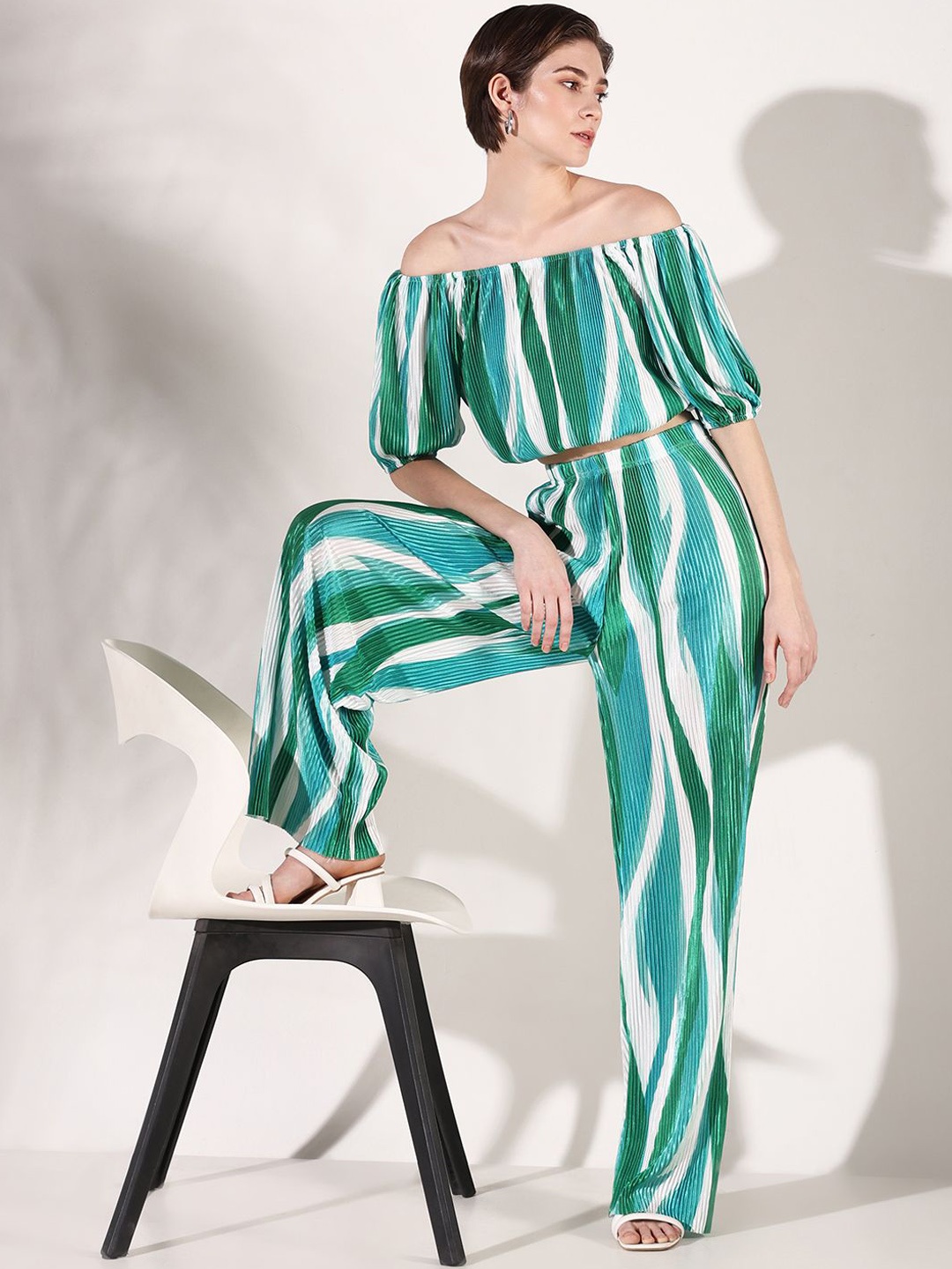 

SHOWOFF Abstract Printed Off-Shoulder Neck Short Sleeves Top With Trouser, Green