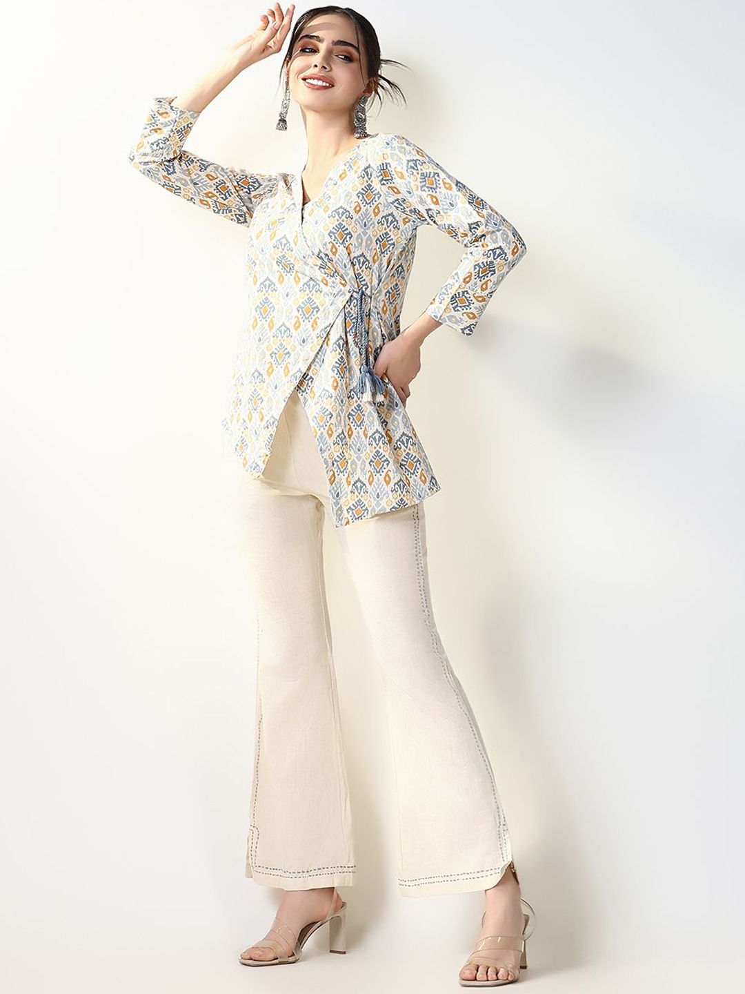 

SHOWOFF Printed V-Neck Three-Quarter Sleeves Top & Trouser, Blue