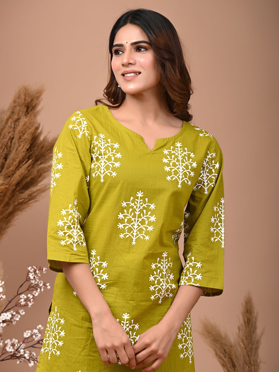 

Rimeline Ethnic Motifs Printed V-Neck Pure Cotton Kurti, Green