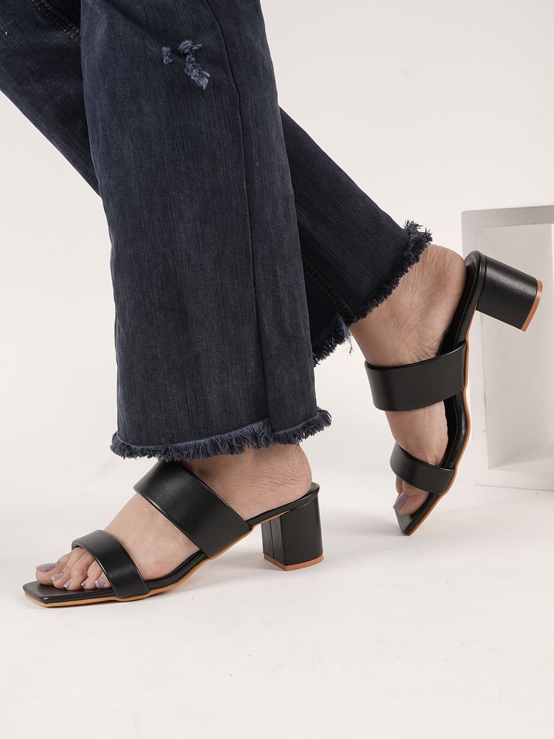

DressBerry Block Sandals with Buckles, Black