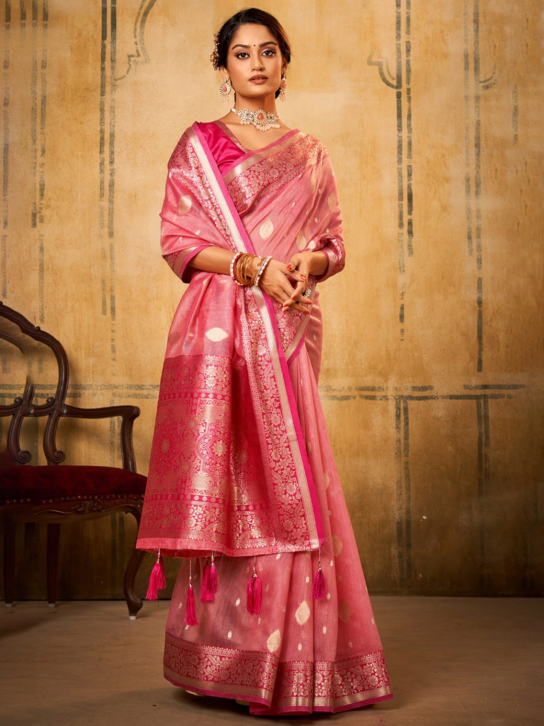 

DEVATITHI Woven Design Tissue Saree, Pink