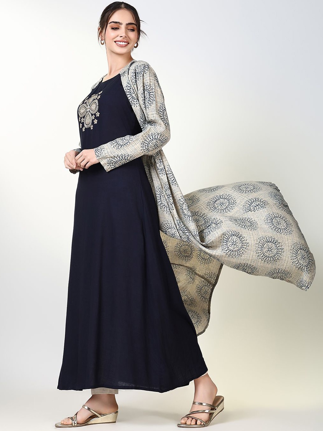 

SHOWOFF Women Thread Work Indie Prints Kurta, Navy blue