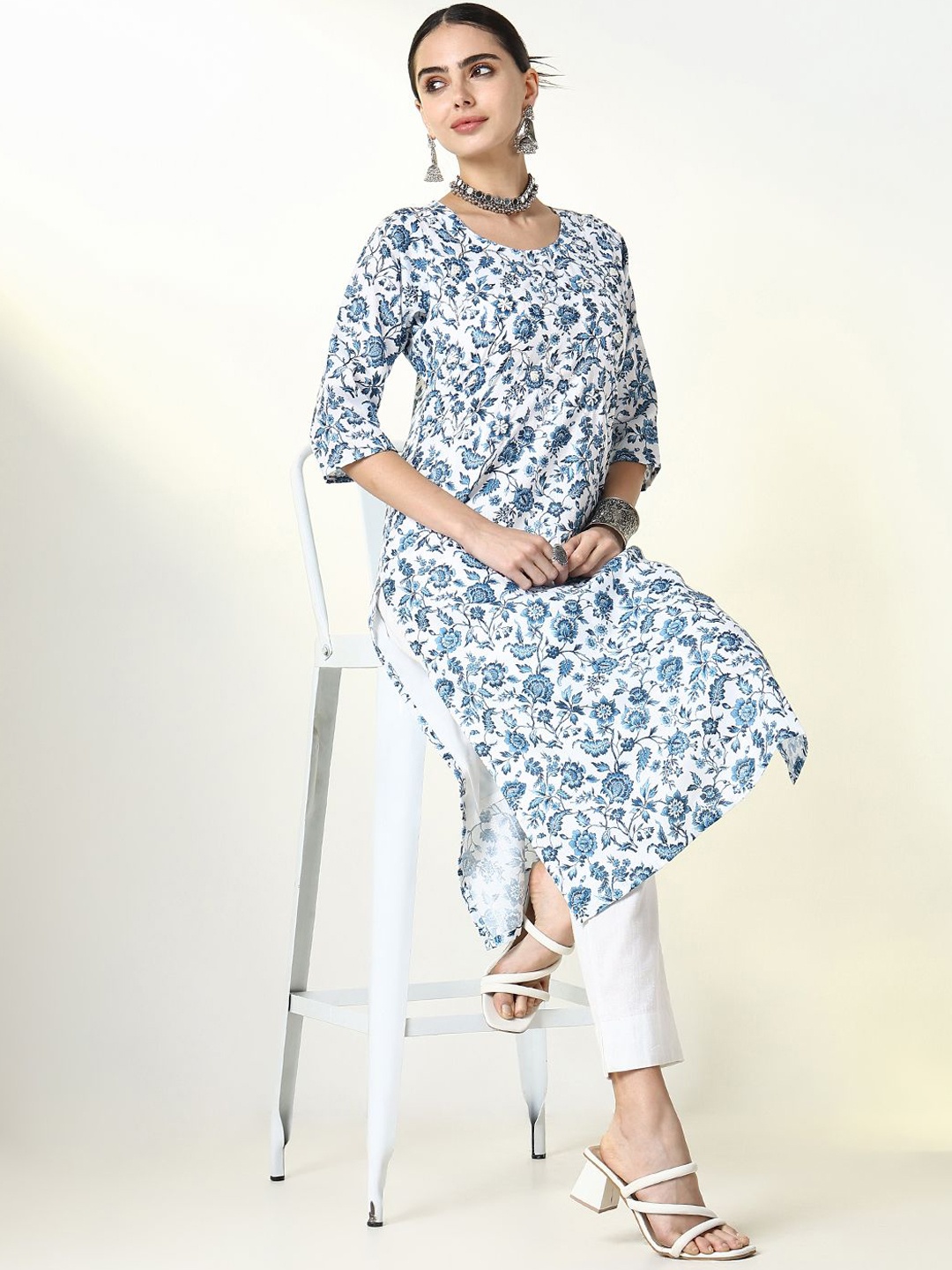 

SHOWOFF Women Floral Printed Floral Kurta, Blue