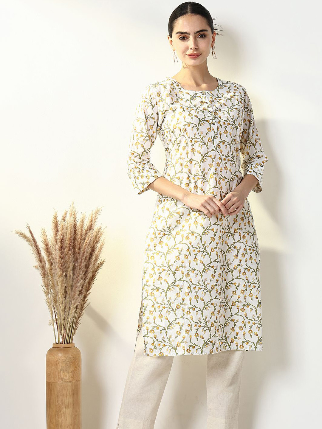 

SHOWOFF Women Floral Printed Floral Kurta, Off white