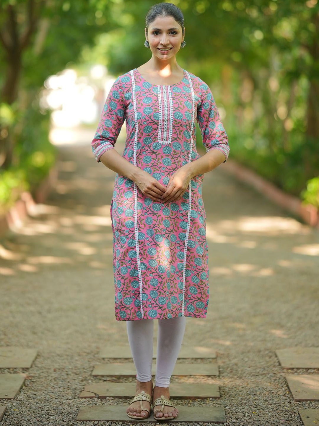 Libas Women Floral Printed Gotta Patti Floral Kurta, Pink