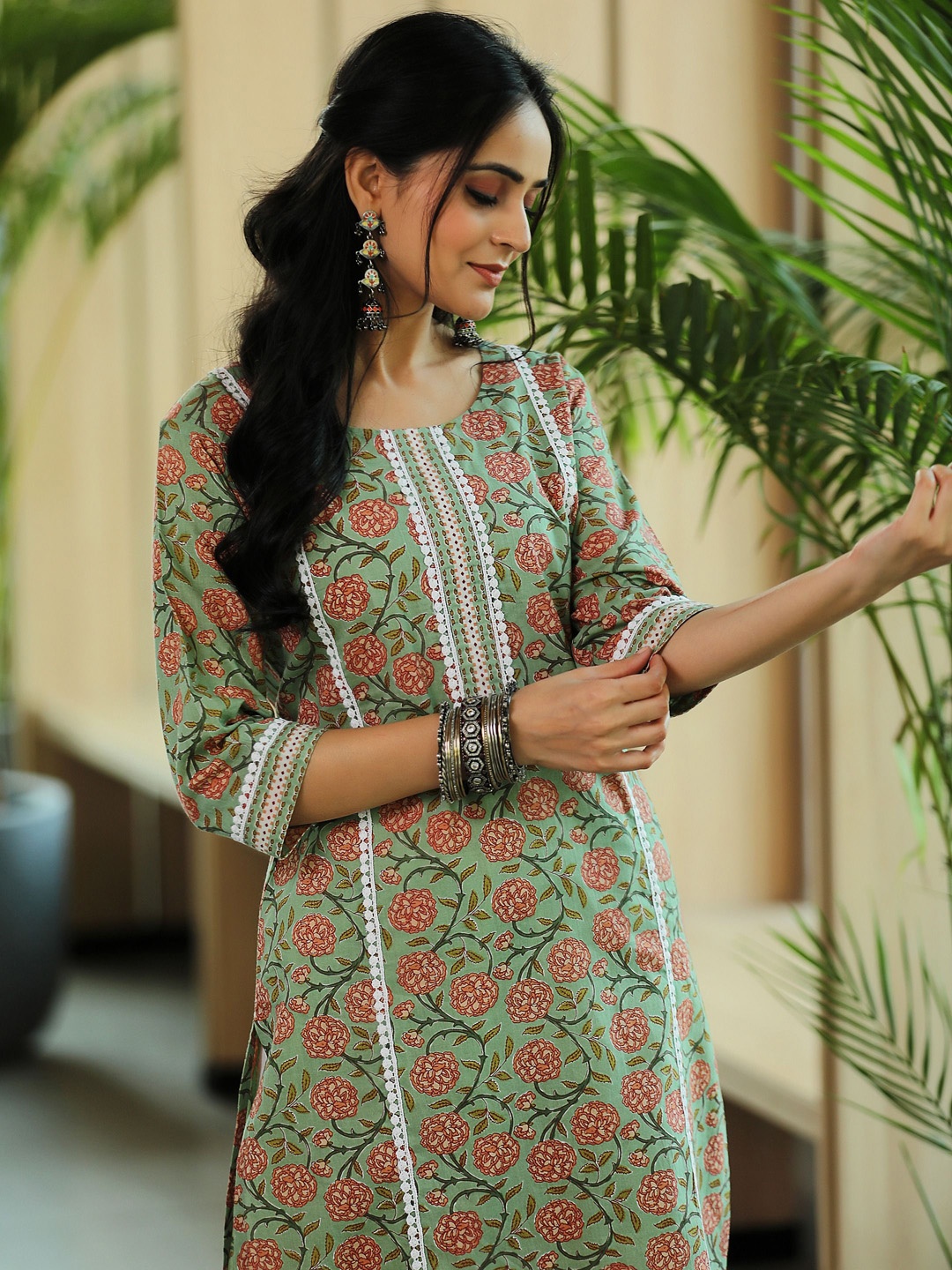 

Libas Women Floral Printed Gotta Patti Floral Kurta, Green