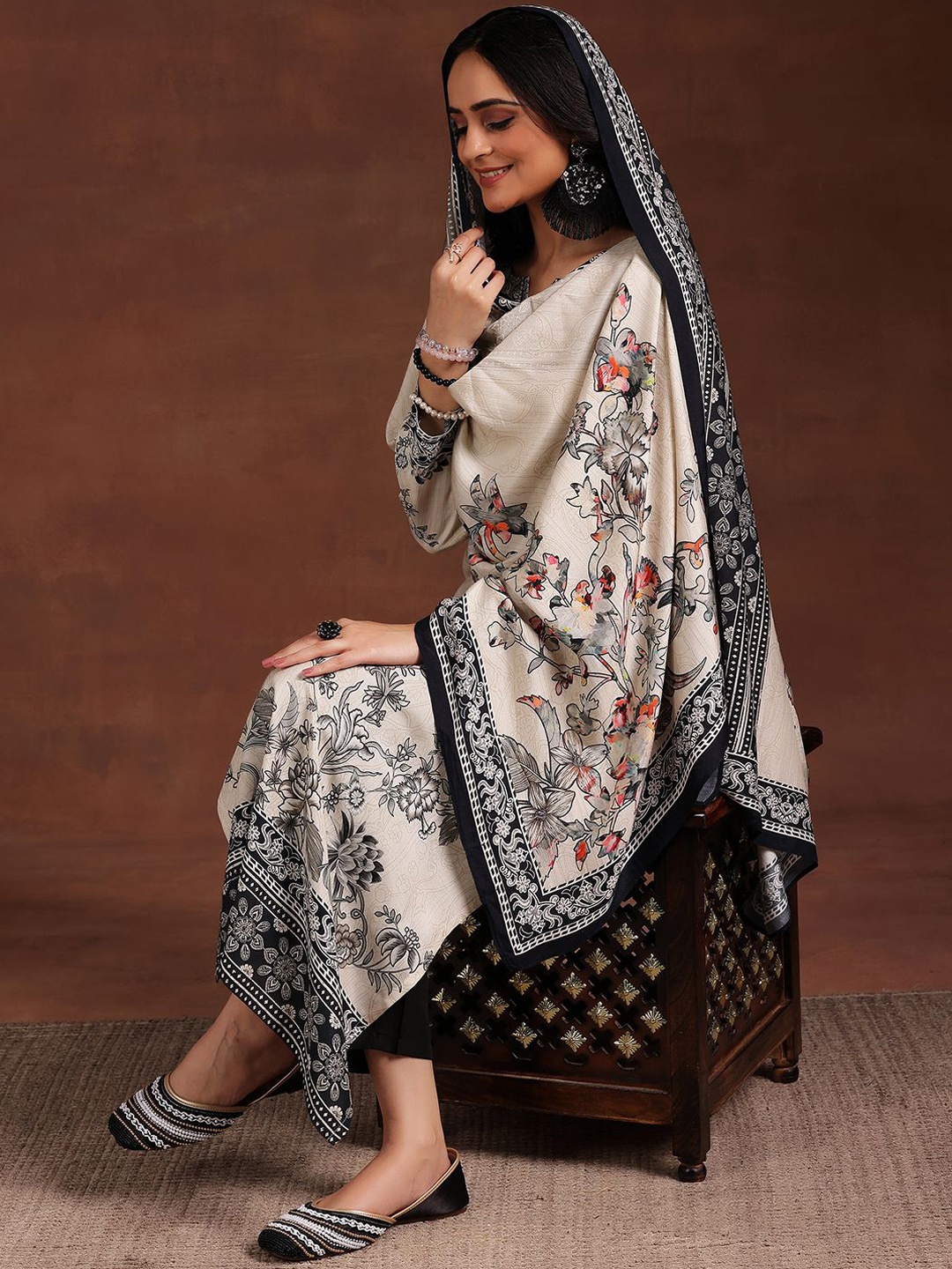 

Libas Women Floral Printed Regular Kurta with Trousers & With Dupatta, White