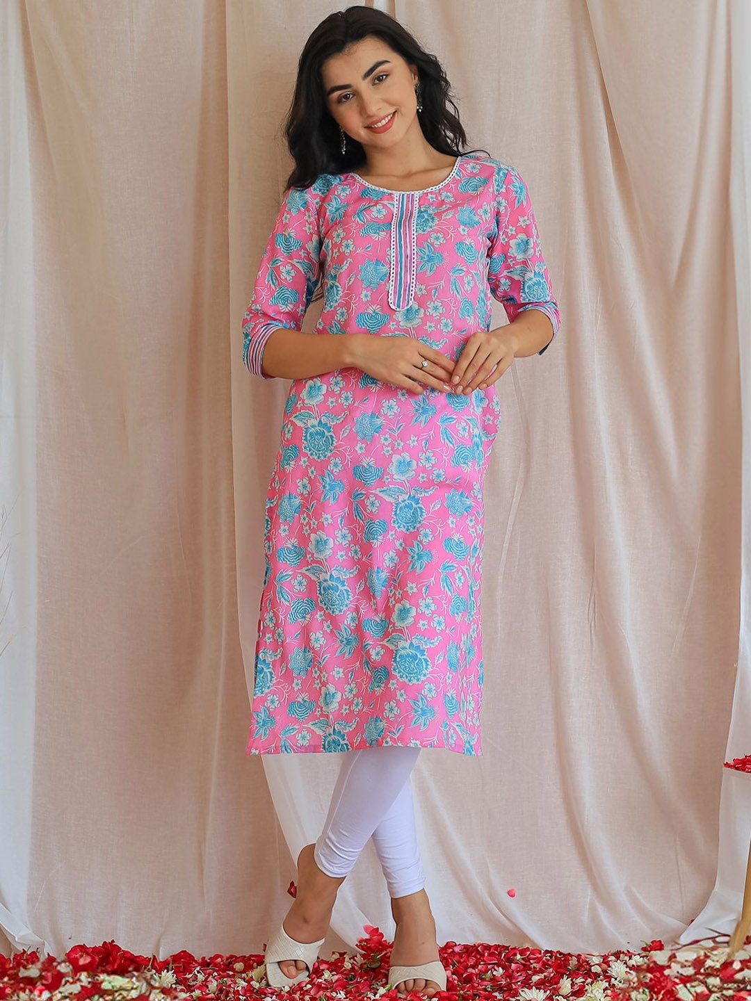 

Libas Women Floral Printed Gotta Patti Floral Kurta, Pink