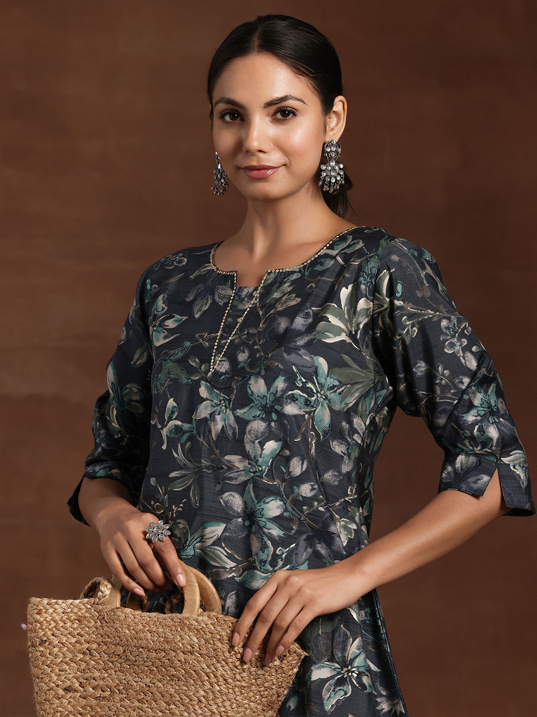 

Libas Floral Yoke Design Sequinned Sequinned Kurti, Grey