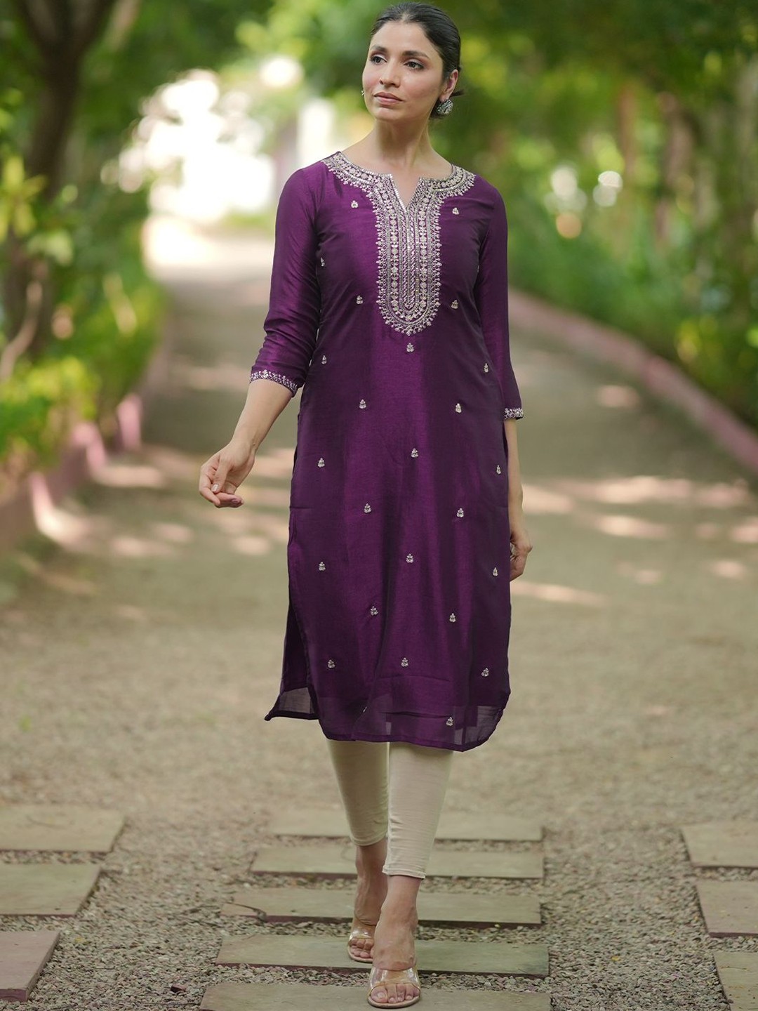 

Libas Women Ethnic Motifs Embroidered Floral Kurta, Burgundy