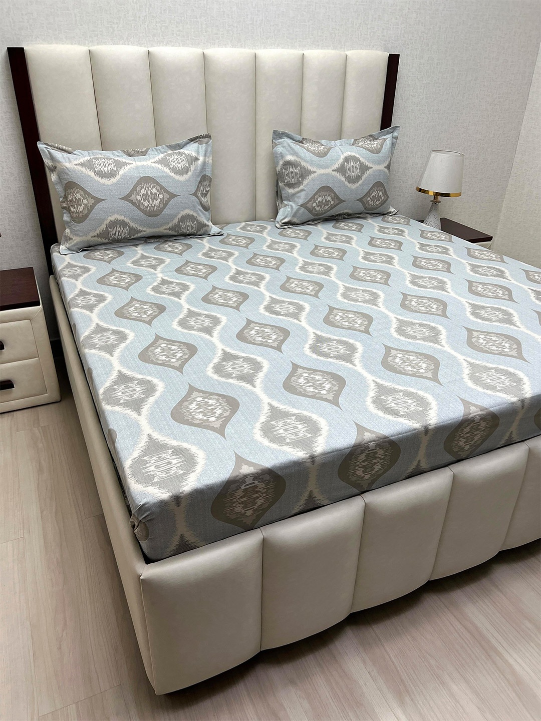 

Pure Decor Royal Passion Gold-Toned 240 TC Pure Cotton Queen Bedsheet Set-2.27 m x 2.55 m, Blue