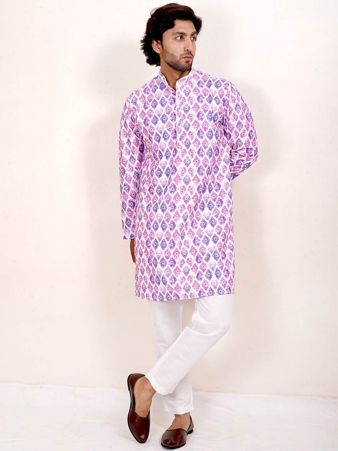 

The Kurta Studio Men Geometric Dyed Sequinned Pathani Kurtas, Na