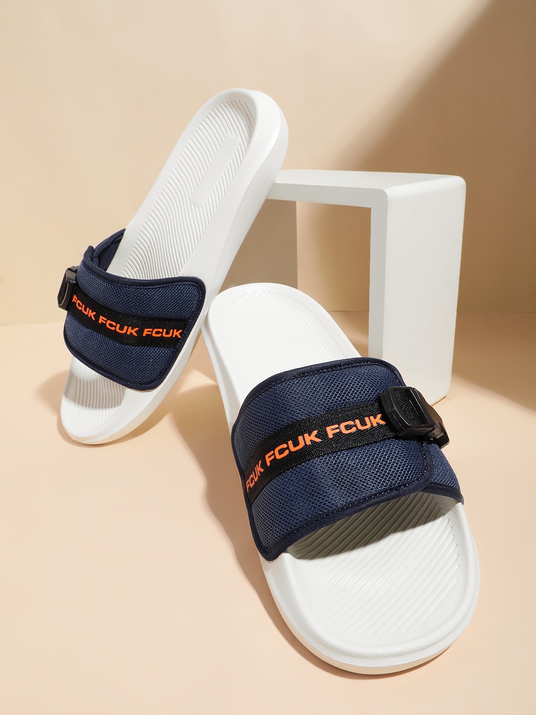 

FCUK Men Colourblocked Sliders With Buckle Detail, White