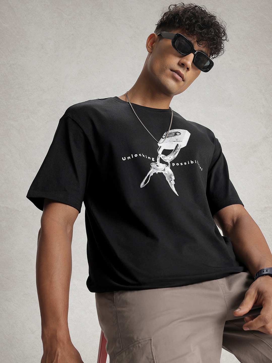 

WROGN Graphic Printed Drop-Shoulder Sleeves Pure Cotton Oversized T-shirt, Black
