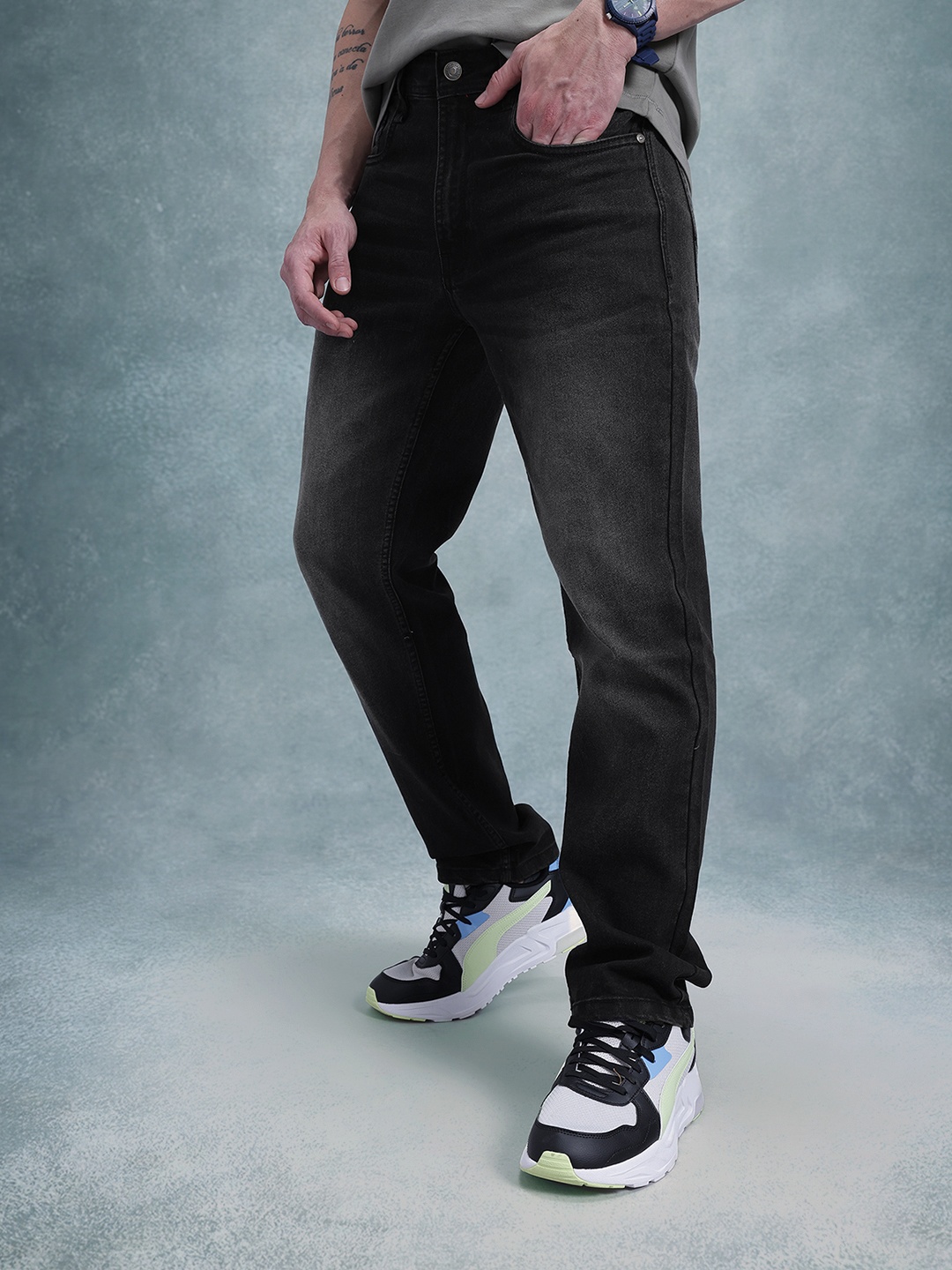 

The Roadster Life Co. Men Regular Fit Mid-Rise Jeans, Charcoal