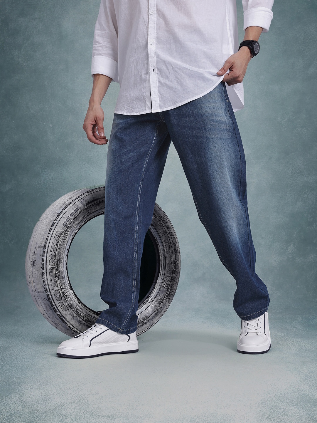 

The Roadster Life Co. Men Straight Fit Light Fade Jeans, Blue